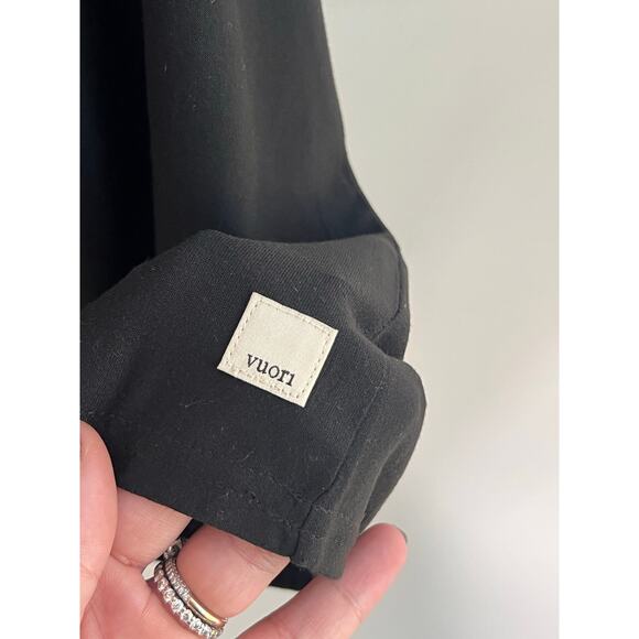 Vuori Sleeveless High Neck Energy Ultrasoft Performance Crop Tank Top Black M - Picture 3 of 7